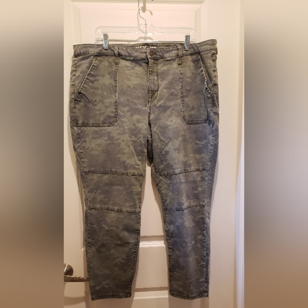 Ava Via Womens Distressed Camo Green Jeggings